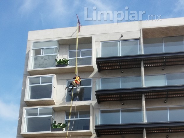 Lavado de ventanas elevadas